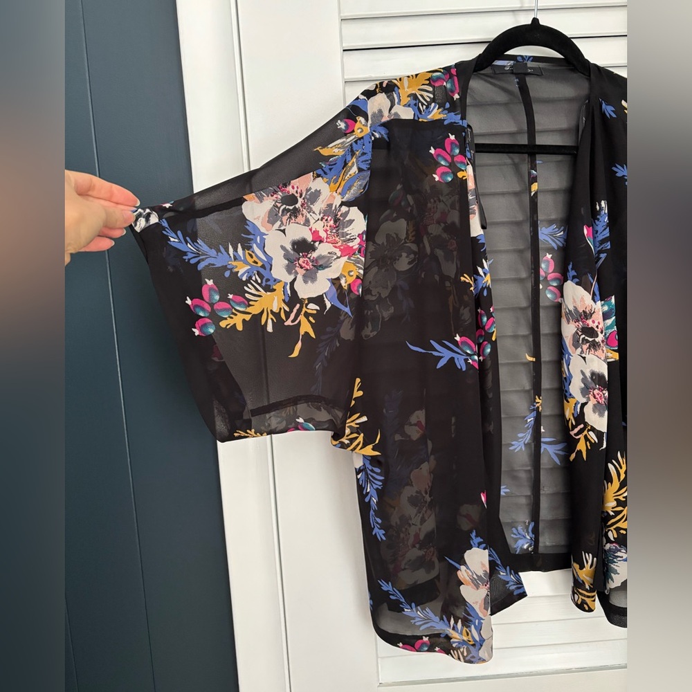 Black floral kimono